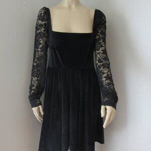 Mary Wyatt Black Goth Velvet Dress Lace Long Sleeves 14 Back Zip - Fabric Flaw